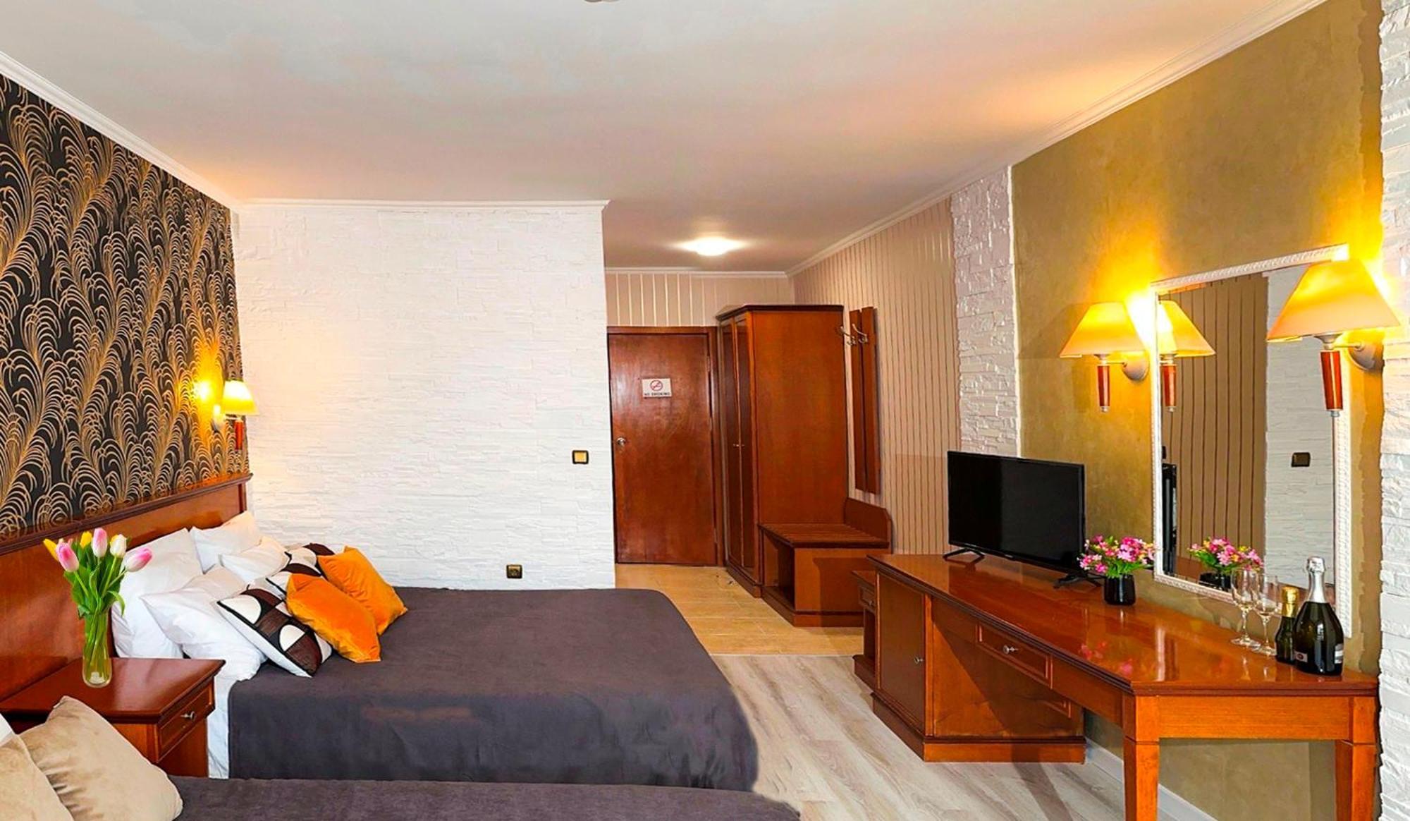 Hotel Yo Saints Constantine and Helena Екстер'єр фото