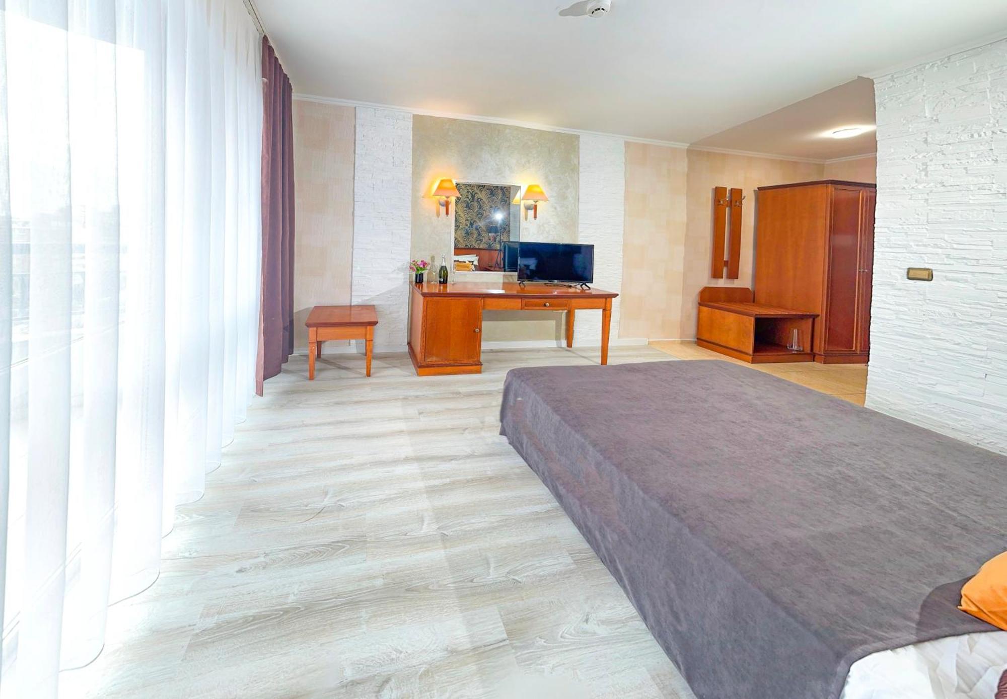 Hotel Yo Saints Constantine and Helena Екстер'єр фото