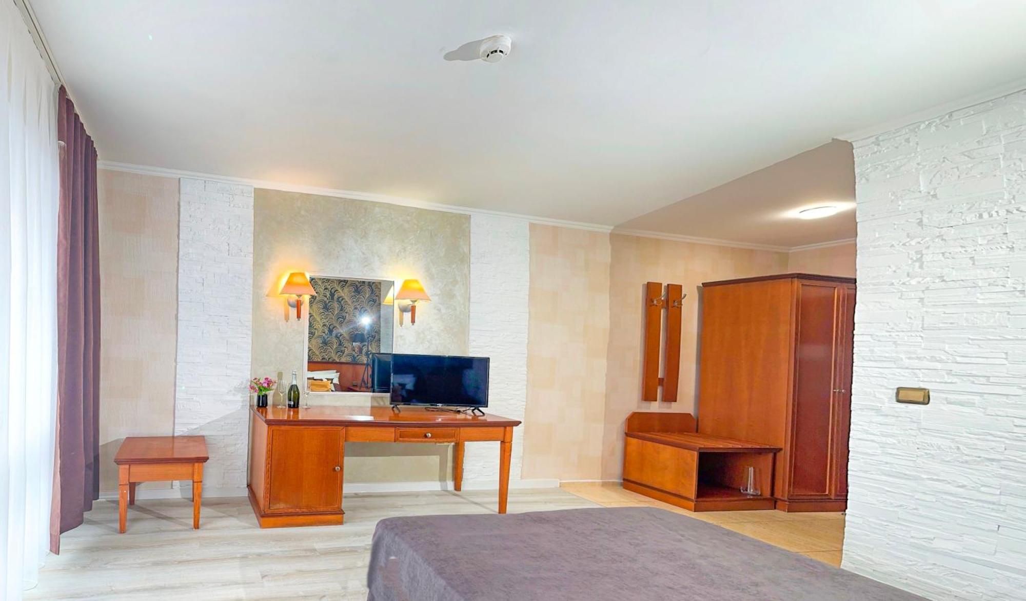 Hotel Yo Saints Constantine and Helena Екстер'єр фото