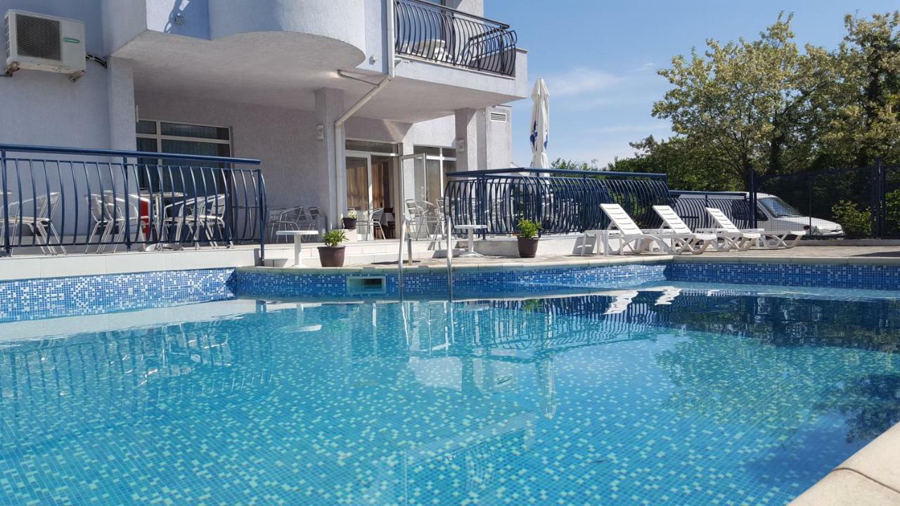 Hotel Yo Saints Constantine and Helena Екстер'єр фото